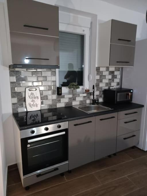 Petite Suite With Backyard. Mytilene Bagian luar foto