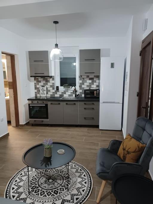 Petite Suite With Backyard. Mytilene Bagian luar foto