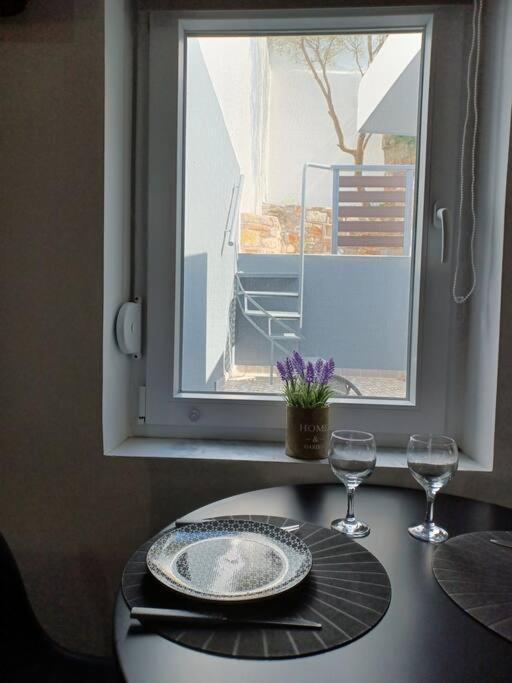Petite Suite With Backyard. Mytilene Bagian luar foto