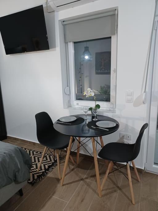 Petite Suite With Backyard. Mytilene Bagian luar foto